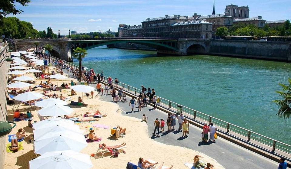 Nur in diesem Sommer verwandelt sich Paris-Plage in einen brasilianischen Strand &#8211; und Sie können sogar in der Seine baden!