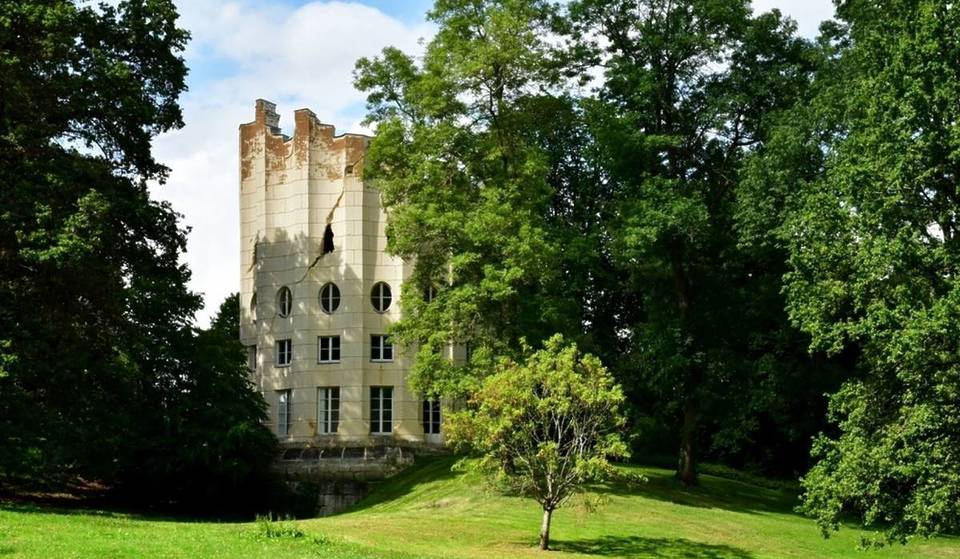 Tout proche de Paris, ce jardin anglo-chinois abrite de drôles de structures &#8211; et il est ouvert tout l&rsquo;été !