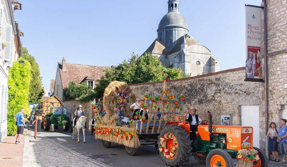 Este verão, esta soberba aldeia medieval organiza uma enorme Festa das Colheitas &#8211; com desfiles, danças e música&#8230;