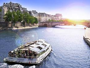 Cet été, oubliez le métro : avec le Pass Navigo, vous pouvez traverser Paris en bateau – et presque personne ne le sait !