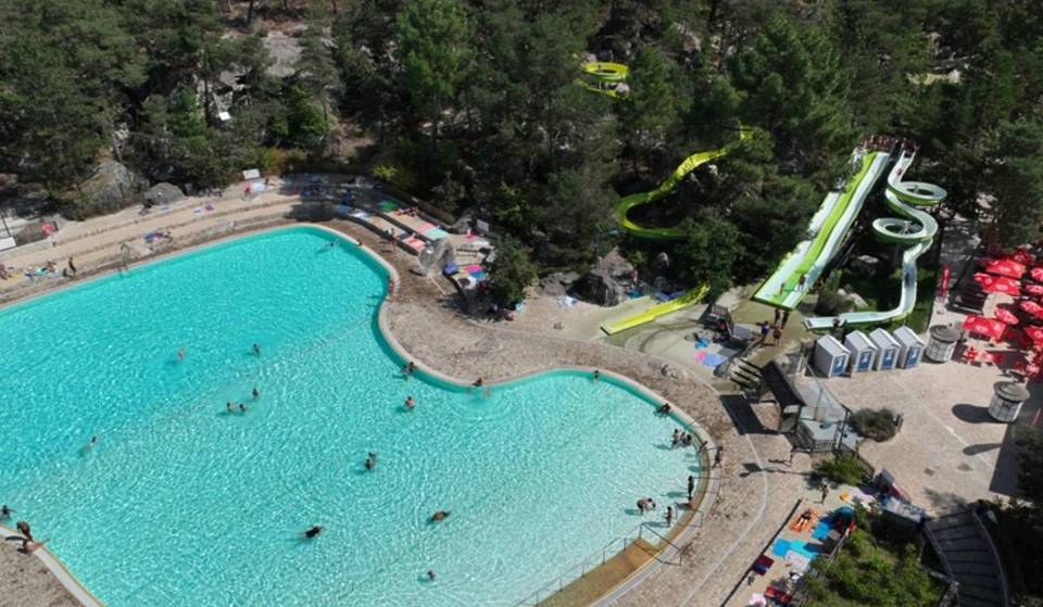 A sólo 1h30 de París, esta piscina escondida en medio del bosque es un auténtico paraíso de frescor&#8230; ¡y sin embargo casi nadie lo conoce!
