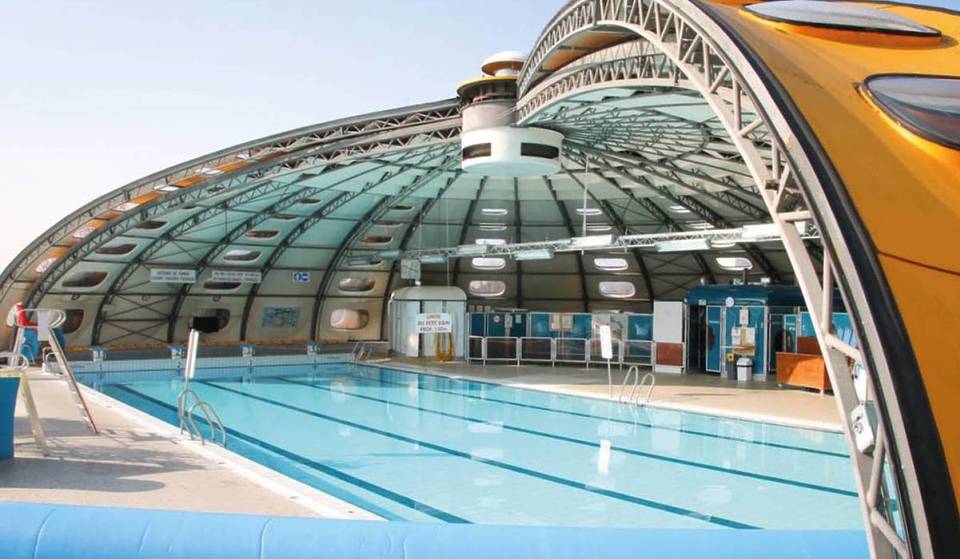 A soli 30 minuti da Parigi, questa piscina dell&#8217;Île-de-France sembra uscita da un film di fantascienza&#8230; e costa solo 1 euro!