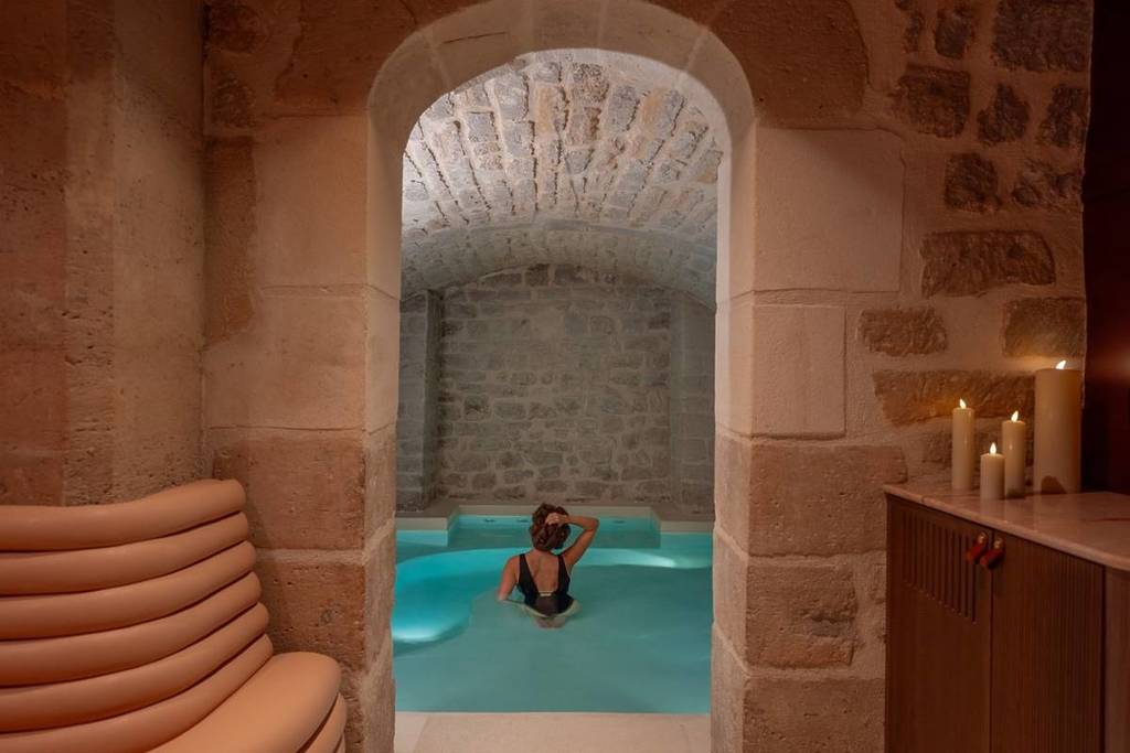 spa caché Paris