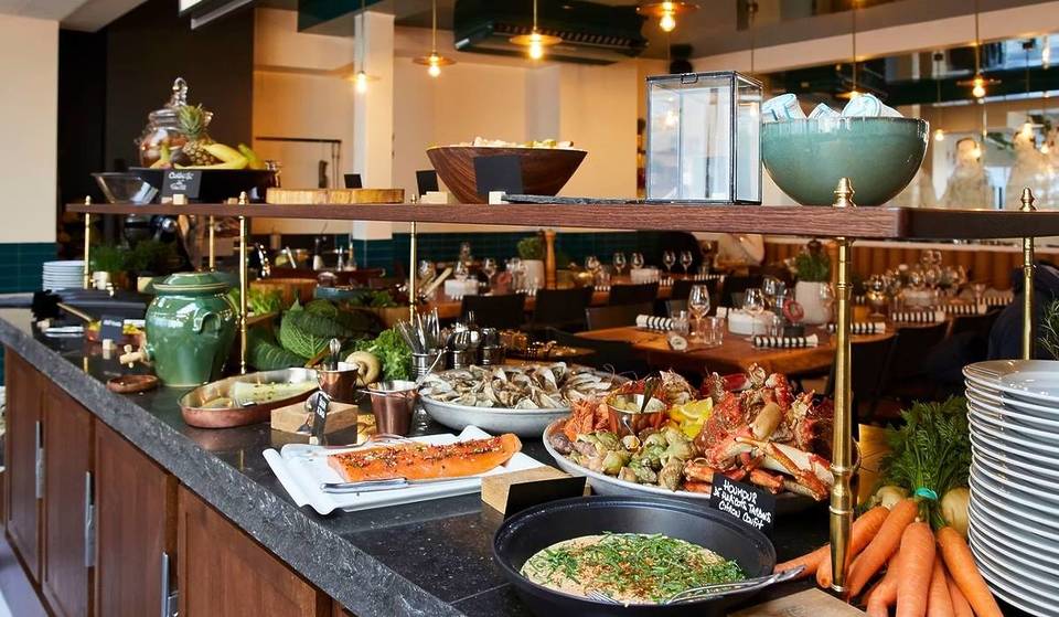 Dieses hinter einer Bäckerei versteckte Restaurant in Paris bietet ein All-you-can-eat-Buffet, das einem Gastro würdig ist.