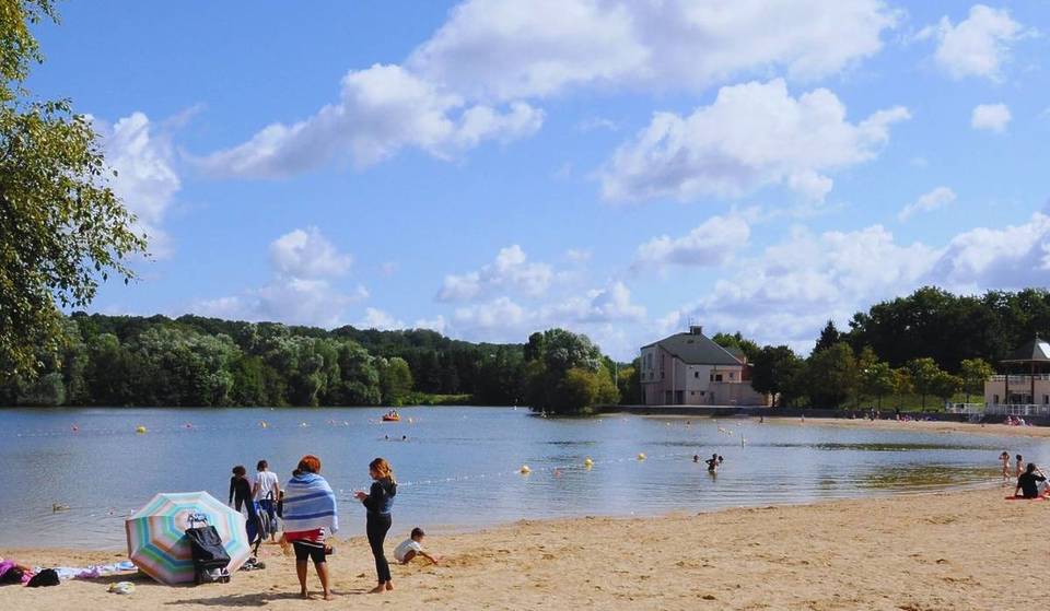 Just 30 minutes from Paris, this beach is a veritable oasis in the heart of the forest &#8211; and it&#8217;s free!