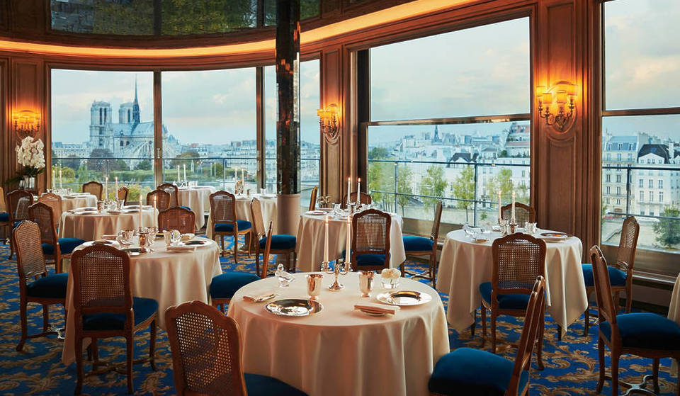 O restaurante mais antigo de Paris tem 400 anos e oferece uma vista deslumbrante sobre Notre-Dame &#8211; Napoleão e Isabel II adoravam este sítio