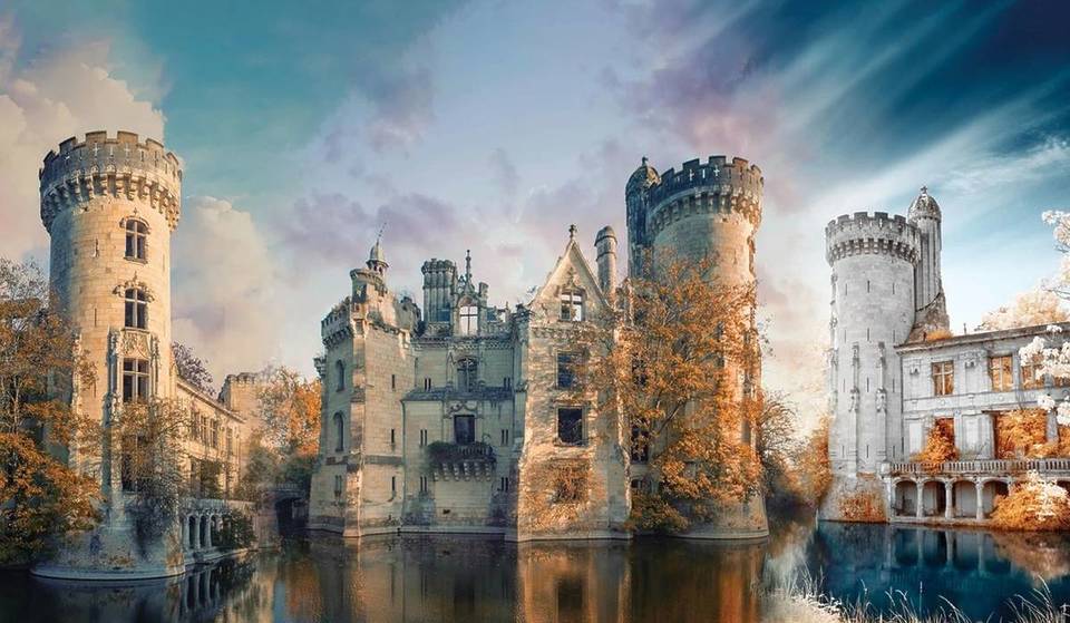 À 2h30 de Paris, ce château sur l&rsquo;eau en ruines est une merveille architecturale &#8211; et il est possible de le visiter !