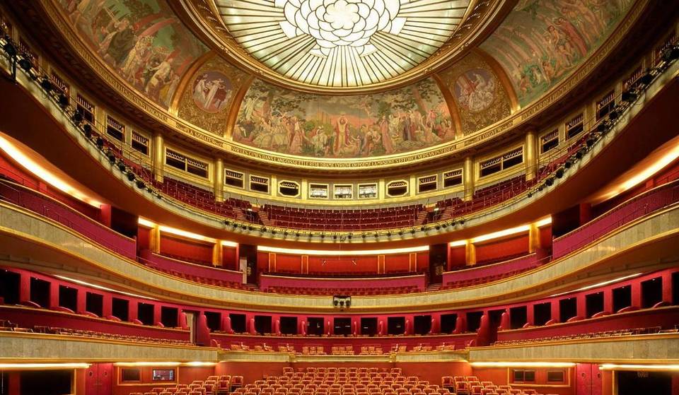Closed all summer, this century-old theater, a jewel of the Art Deco style, reopens on September 1 – a magical place where Josephine Baker once danced!