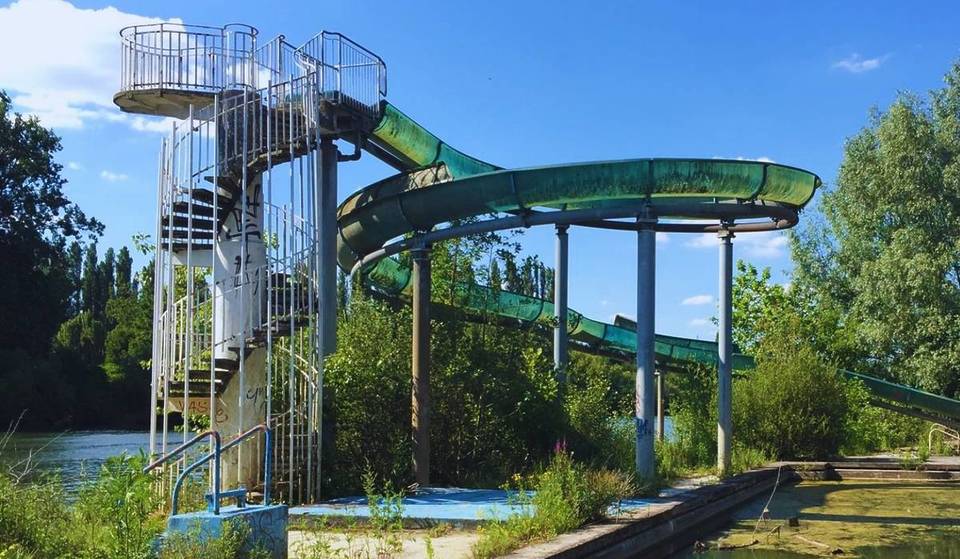 Op minder dan een uur van Parijs verwelkomde dit verlaten waterpark vroeger duizenden mensen per dag.