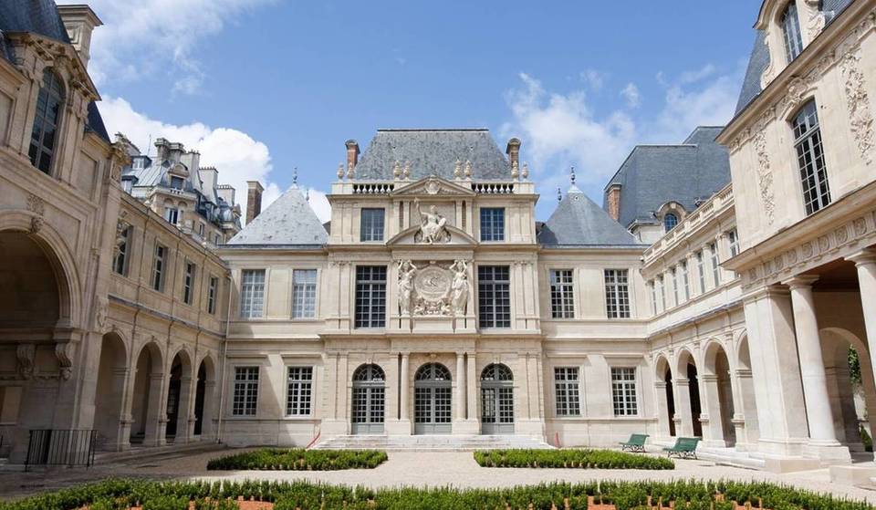 Meno popolare del Louvre, questo museo centenario di Parigi è gratuito tutto l&#8217;anno e ospita uno dei più bei giardini segreti della capitale: non perdetevi questa chicca!