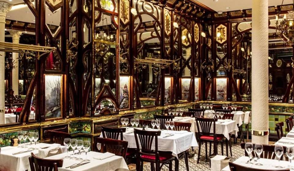 Esta brasserie, com a sua sumptuosa decoração Art Nouveau, está estabelecida em Saint-Germain-des-Prés há mais de um século.