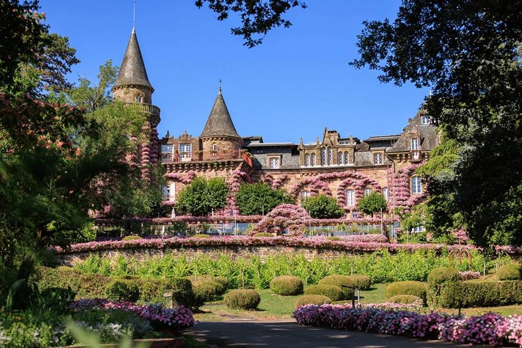 château romantique fleurs