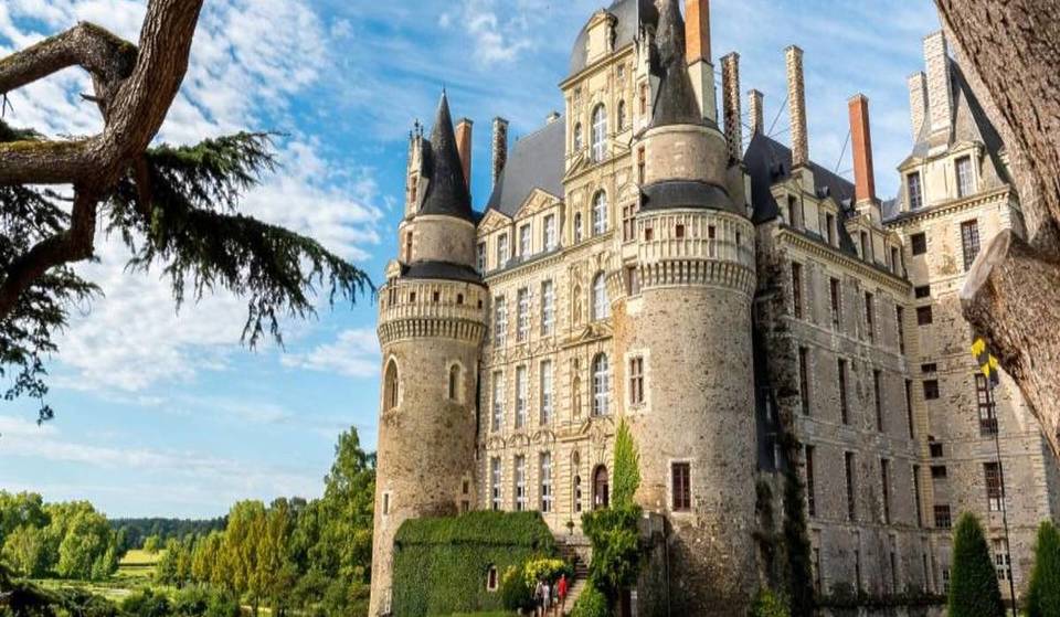 À 3h de Paris, ce géant du Val de Loire est le plus haut château de France – et son extraordinaire mausolée néo-classique sera exceptionnellement ouvert pour deux jours en septembre