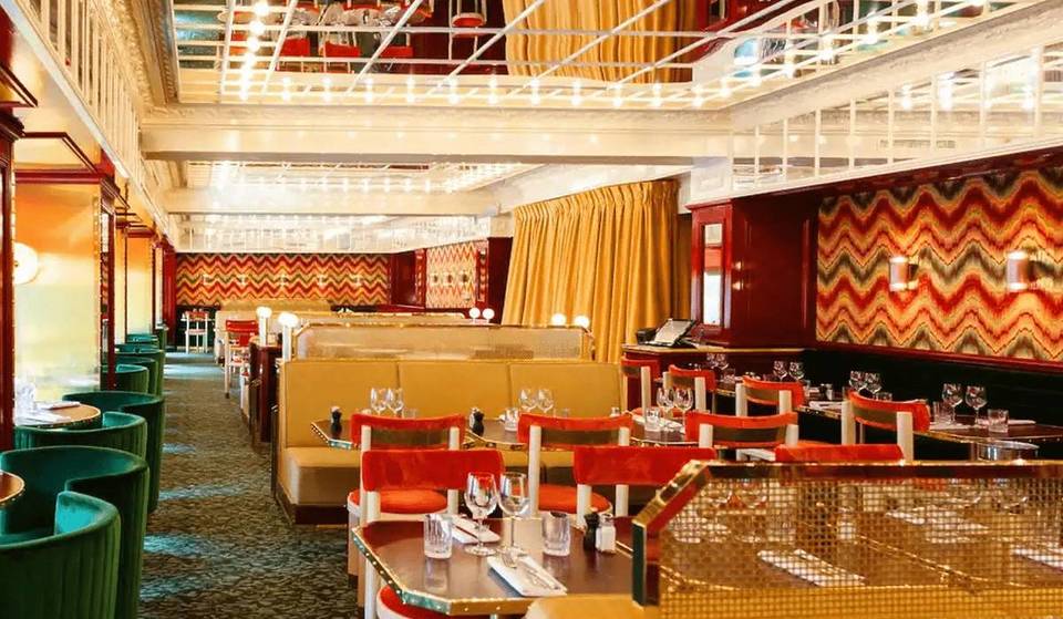 Older than the Eiffel Tower, this old Parisian brasserie, open 7/7, has been delighting the whole of Paris for 150 years – and you’re probably walking past it without knowing it!