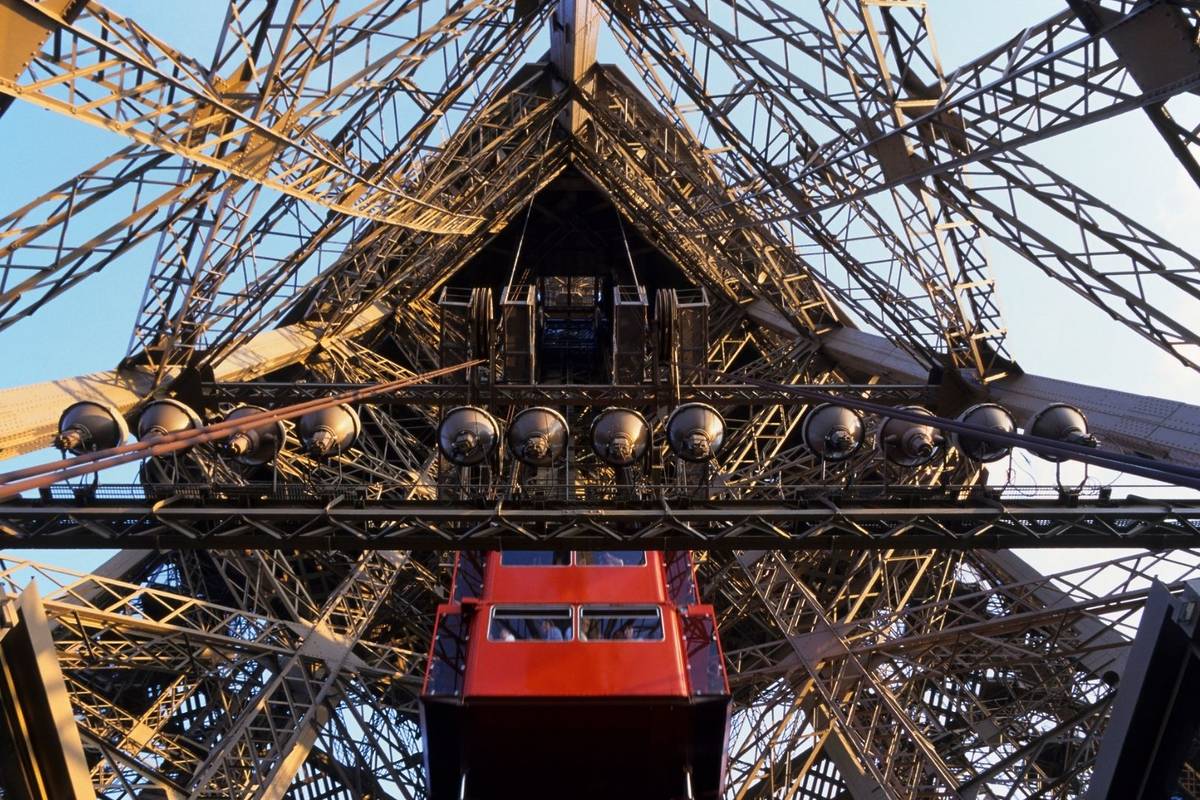 ascenseur tour eiffel