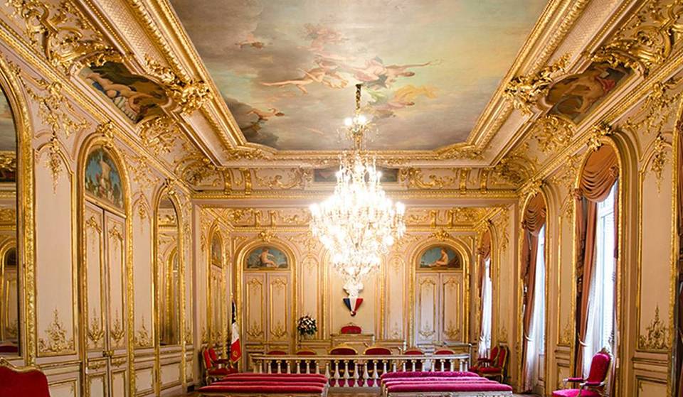 À Paris, cette mairie cache un décor de style Second Empire grandiose, méconnu des Parisiens – et vous pouvez la visiter gratuitement pendant deux jours seulement en septembre