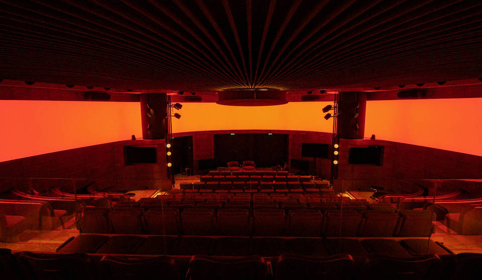 Este novo espaço de eventos, a dois passos do Parque Monceau, transporta os visitantes para outro mundo.