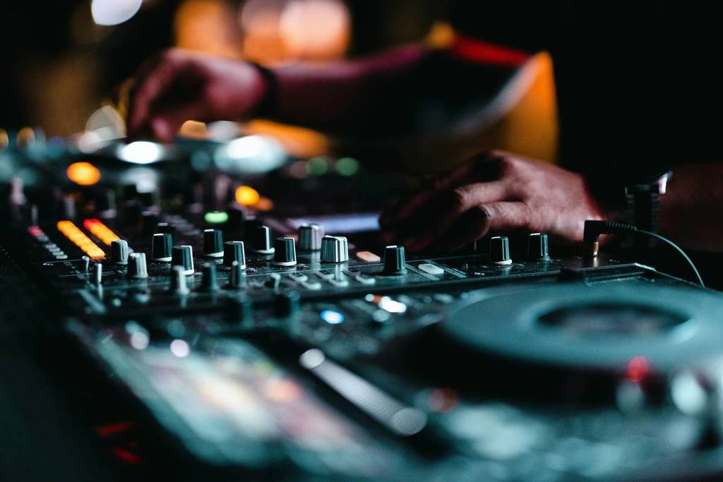 Una noche French Touch 100% gratuita – Cassius, Étienne de Crécy, DJ Falcon y la nueva escena electro incendian La Villette el 26 de septiembre de 2025