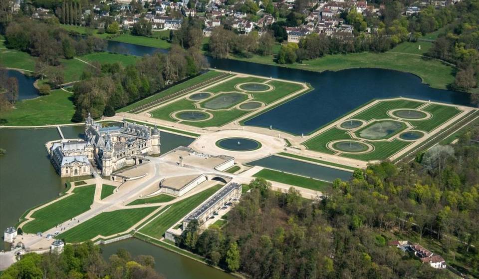 Zum „Lieblingsdenkmal der Franzosen“ gewählt, verfügt dieses majestätische Schloss, 25 Minuten von Paris entfernt, über außergewöhnliche Gärten und eine Sammlung, die den größten Museen in nichts nachsteht