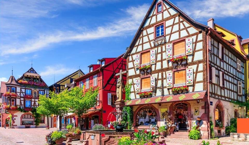 A apenas 2 horas de Paris, esta soberba e colorida comuna foi eleita uma das mais belas aldeias do mundo