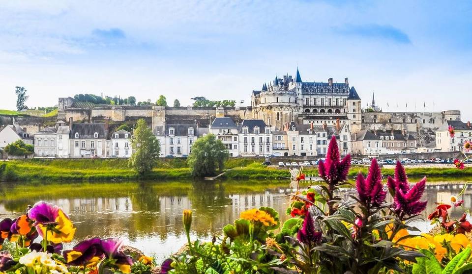 Este castillo encaramado al Loira es una joya del Renacimiento y alberga la tumba de Leonardo da Vinci, entre otros.