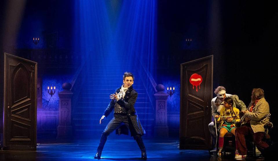 In Parijs is dit prachtige theater met zijn art-decofaçade, ooit bedekt met spiegels, omgebouwd tot een spookhuis voor een muzikale komedie die jong en oud deze Halloween de stuipen op het lijf zal jagen.