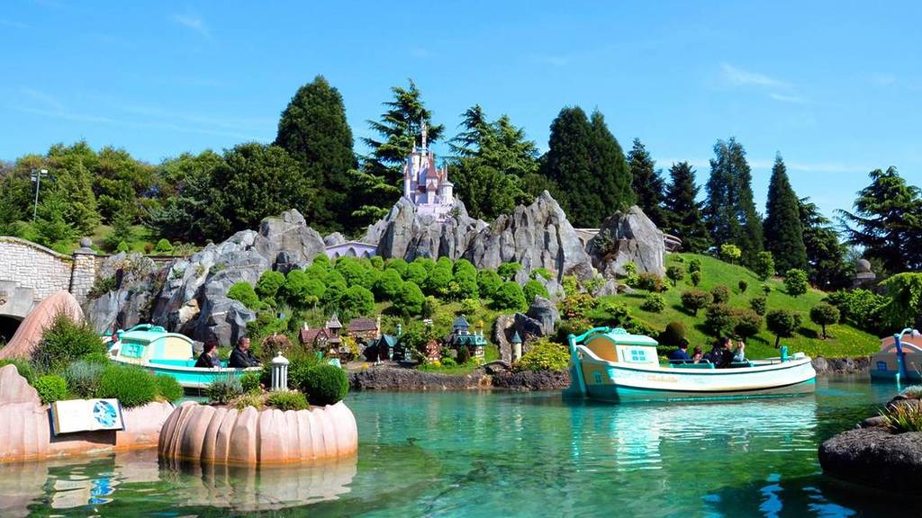 Le Pays des Contes de fées Disneyland Paris enfants bébé sans restriction de taille