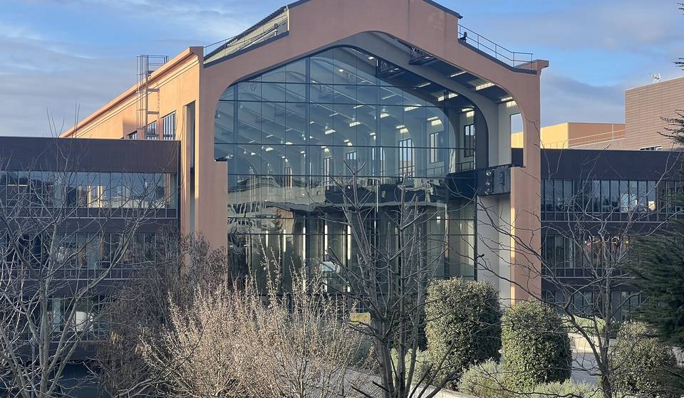 Entre verre, acier et lumière, 12 000 m² d’architecture monumentale deviennent la scène événementielle la plus spectaculaire à seulement 30 minutes du centre de Paris
