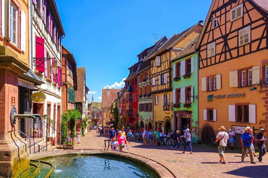 village le plus coloré France