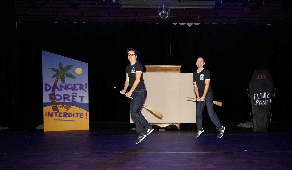 À Paris, ils ont relevé le pari fou de parodier les 7 tomes d’Harry Potter et un match de Quidditch dans un spectacle irrévérencieux et nommé aux Olivier Awards