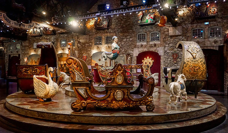 París se transformará en un parque de atracciones de la Belle Époque en este festival de 11.400 m²: bailarines aéreos, titiriteros, atracciones centenarias… ¡y es el último fin de semana!