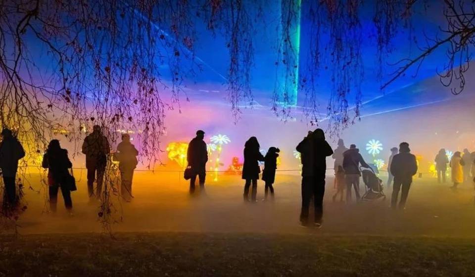 O maior percurso luminoso de Paris está de volta: 2 km de universos mágicos, da Ásia ao Polo Norte… e um novo espetáculo de drones que vai deixar-te sem fôlego!