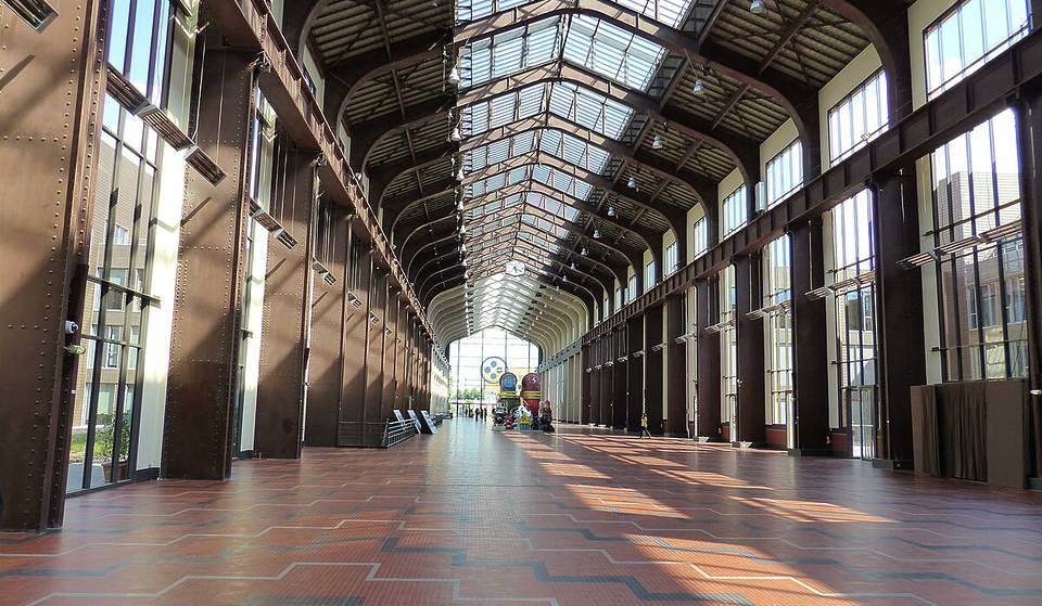 Este local emblemático perto de Paris está a encerrar para ser renovado: reabrirá ao público em 2026 com espaços de exposição temáticos e uma grande praça de alimentação pública com um terraço com vista para o Sena.