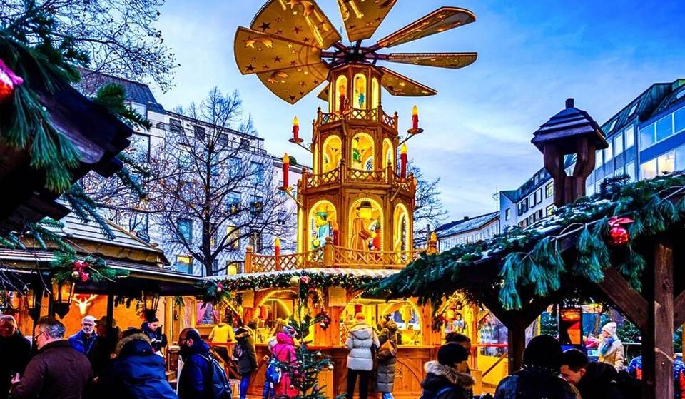 Um dos mais antigos mercados de Natal da Europa esconde-se aqui: uma atmosfera medieval, bancas de artesanato e pura magia a apenas uma hora e meia de Paris.