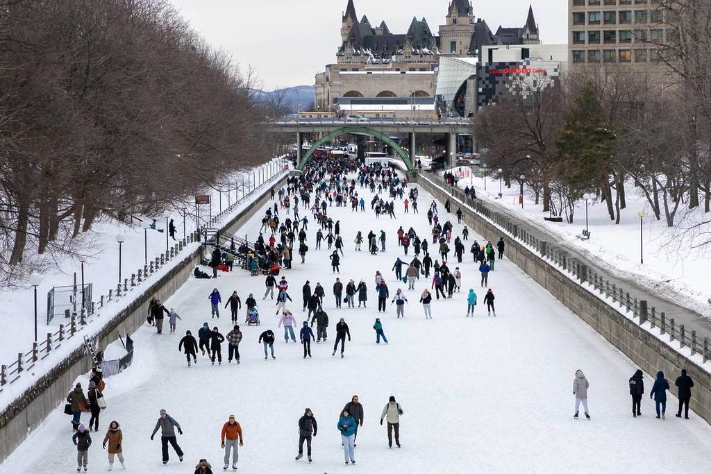 plus grande patinoire du monde Canada trajet depuis Paris