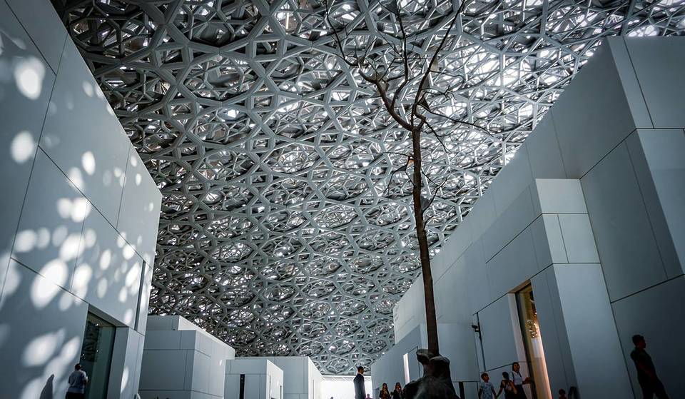 The best-kept secret in the Middle East: less than 6 hours away, this Gulf city hides unsuspected treasures between beaches and museums – no, it’s not Dubai, and it’s the perfect refuge from the cold this winter!