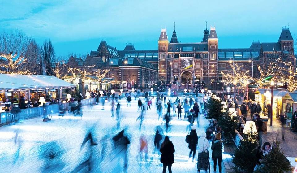 This Christmas market, 3 hours from Paris, combines an ice rink with dozens of chalets – one of the most beautiful in Europe this winter…