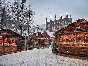 Questo mercatino di Natale medievale, con le sue 180 bancarelle, si tiene ogni anno dal 1684 e dista solo 1 ora da Parigi.