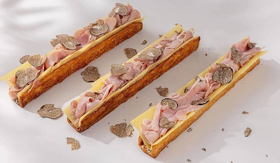 Con motivo de las fiestas parisinas, esta boutique desvela su bocadillo de baguette con trufa negra, creado por el Chef François Perret… ¡y le explicamos por qué todo el mundo querrá probarlo estas Navidades!