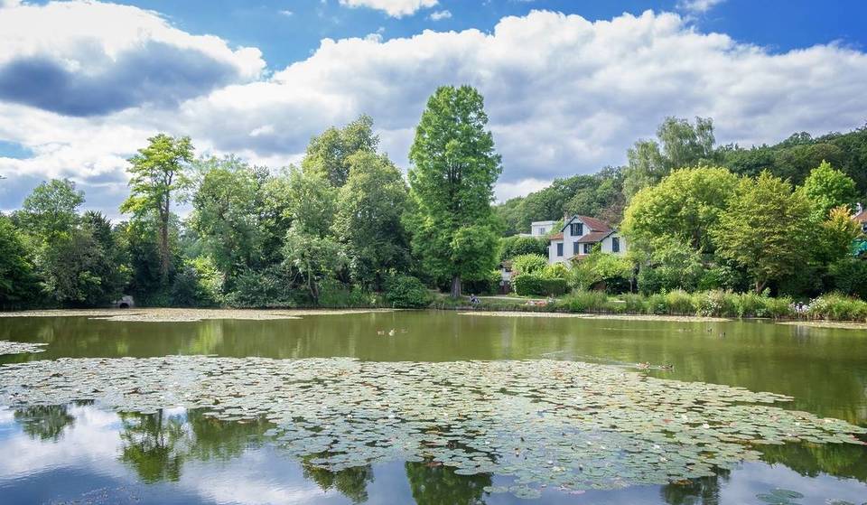 Just 15 minutes from Paris, this secret spot with spa on the water and bucolic garden is the perfect anti-stress retreat…