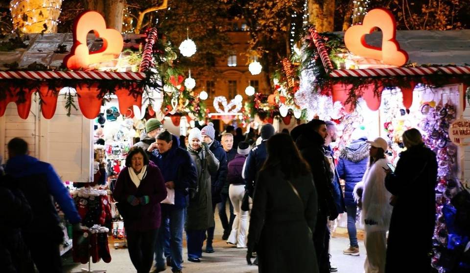 A sole 2 ore da Parigi, questo mercatino di Natale trasforma un’intera capitale in un villaggio da favola – ed è stato votato come il migliore d’Europa in diverse occasioni.