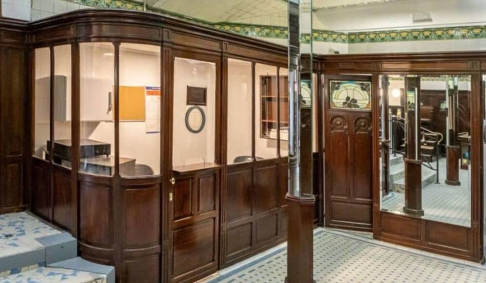 Questi bagni pubblici in stile Art Nouveau sono nascosti sotto una nota piazza parigina: una vestigia davvero insolita della Belle Époque.