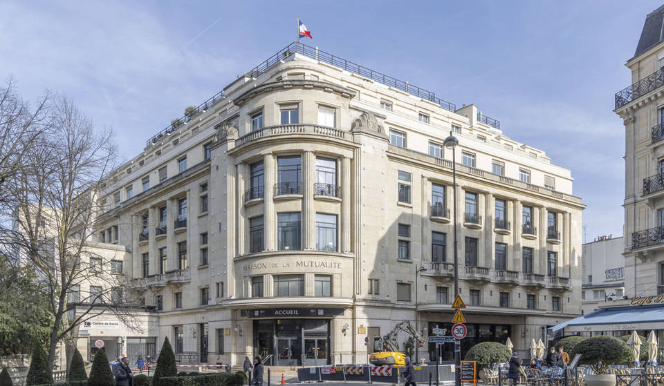 A Parigi, questo luogo storico nel cuore del Quartiere Latino nasconde un teatro leggendario dove Charlie Chaplin registrava i suoi film.