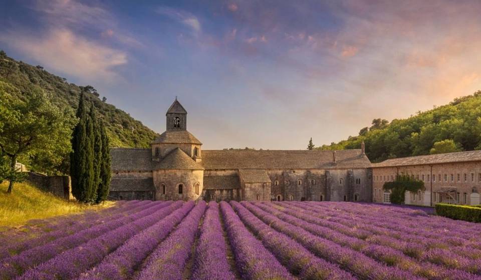 Just 3 hours from Paris, this abbey dating back to 1148 has become famous for its unique natural setting.