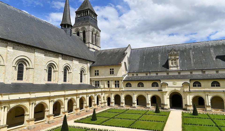 Diese riesige Abtei, nur 1 Stunde und 40 Minuten von Paris entfernt, ist eine der beeindruckendsten Europas.