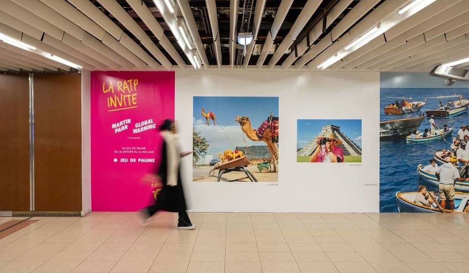 Martin Parr: Die Werke des legendären Fotografen erobern die Pariser U-Bahn-Stationen