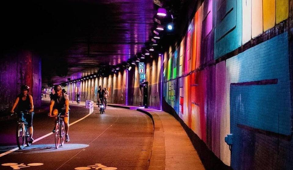 Onder het Louvre is deze tunnel van meer dan 800 meter, die meer dan 10 jaar leeg stond, de meest geheime gratis streetartgalerie van Parijs geworden.
