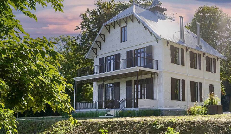 Op een uurtje rijden van Parijs stond dit ongelooflijke ijzeren huis van meer dan 100 jaar oud, dat na de storm van 1999 bijna verdween… Nu het gerestaureerd is, is het een unieke architectonische bezienswaardigheid in Frankrijk geworden, die het hele jaar door te bezoeken is.