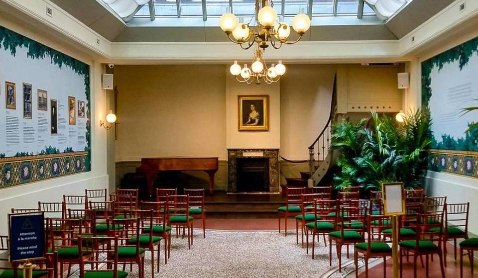 Ver weg van het Louvre en de drukte, heeft dit kleine museum, dat niet zo bekend is bij de Parijzenaars, een super spectaculaire wintertuin.