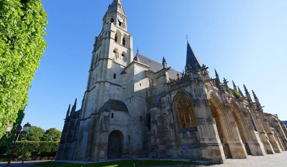 Diese gotische Stiftskirche in der Île-de-France ist über 800 Jahre alt – sie birgt einen Schatz, der mit dem Königshaus verbunden ist.
